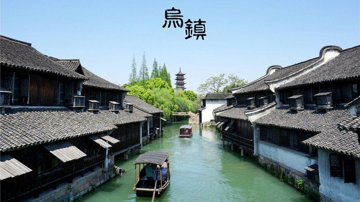 车辆雪地溜车跌入沟中，移民管理警察暖心救助